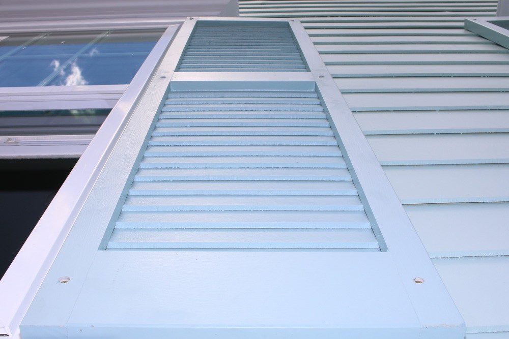 Light blue wooden shutter - Strong Shield